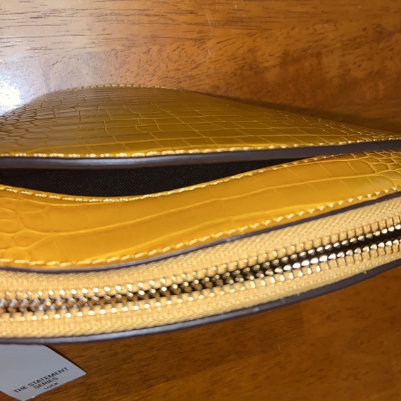 NWT🌼Calvin Klein Lock Embossed Crossbody Bucket - Picture 9 of 16